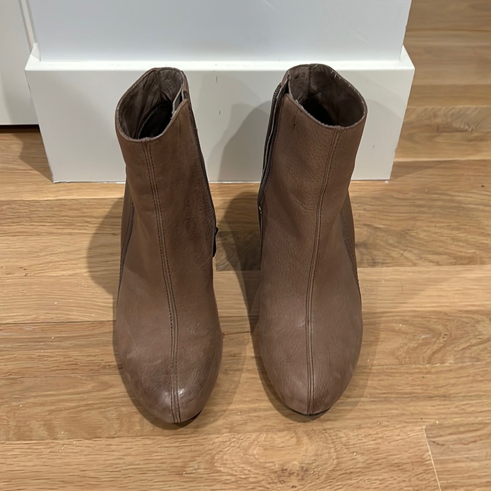 Vince Camuto, 10, Light tan